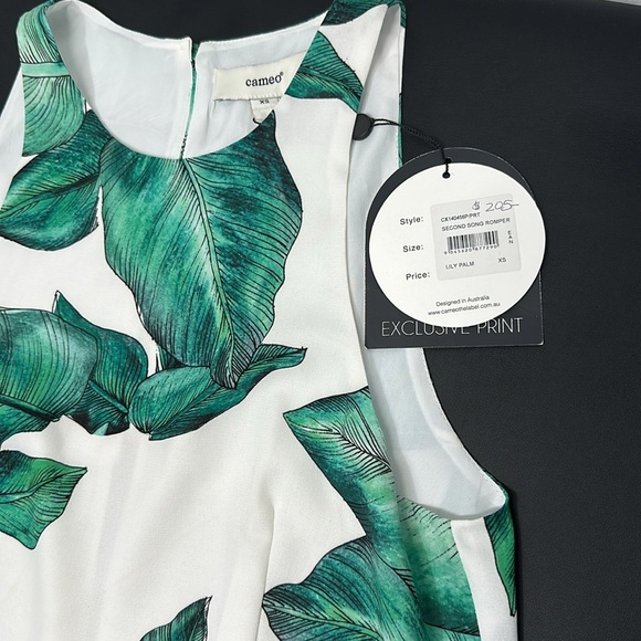 Cameo Collective Palm Leaf Romper XS – Tropical Green Print NWT - Picture 7 of 10
